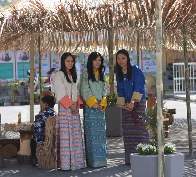 Gia đình cực phẩm của Hoàng hậu "vạn người mê" Bhutan: Em trai trở thành phò mã, em gái tài giỏi đẹp như tiên nữ - Ảnh 1.