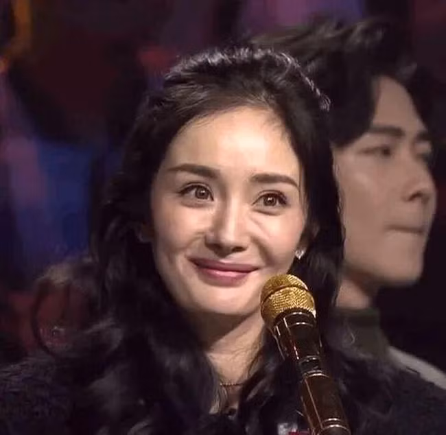 Những hình ảnh chưa qua chỉnh sửa của Dương Mịch khiến mọi người bất ngờ.