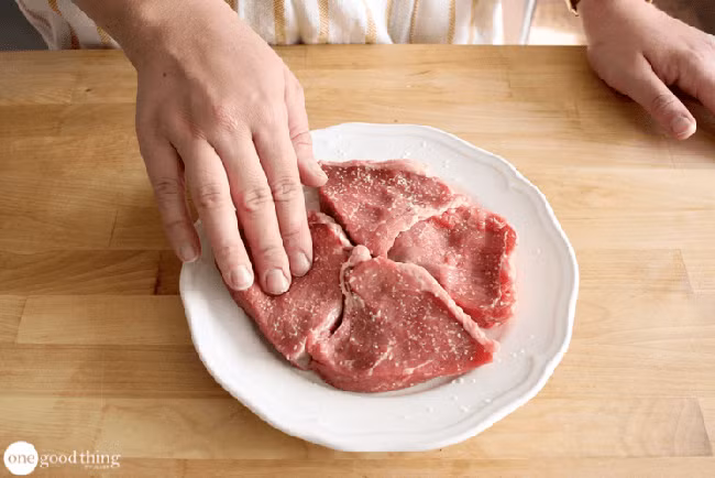 Mẹo để miếng thịt bò trở nên mềm, mọng nước của nhà hàng 5 sao ảnh 1