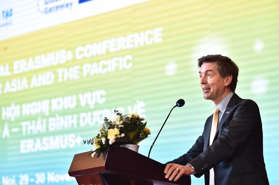 Ngài Julien Guerrier, Đại sứ EU tại Việt Nam, phát biểu tại Hội nghị.