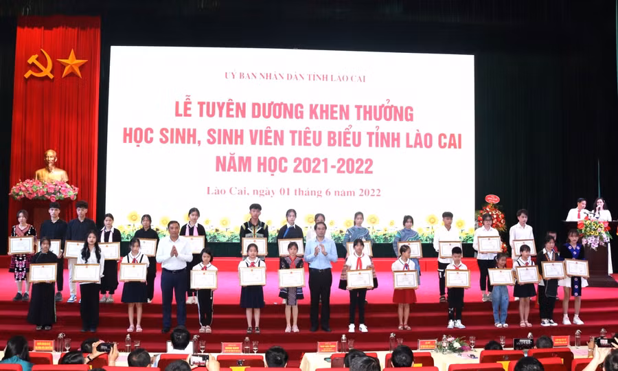 Lào Cai: Tuyên dương, khen thưởng 462 học sinh tiêu biểu 