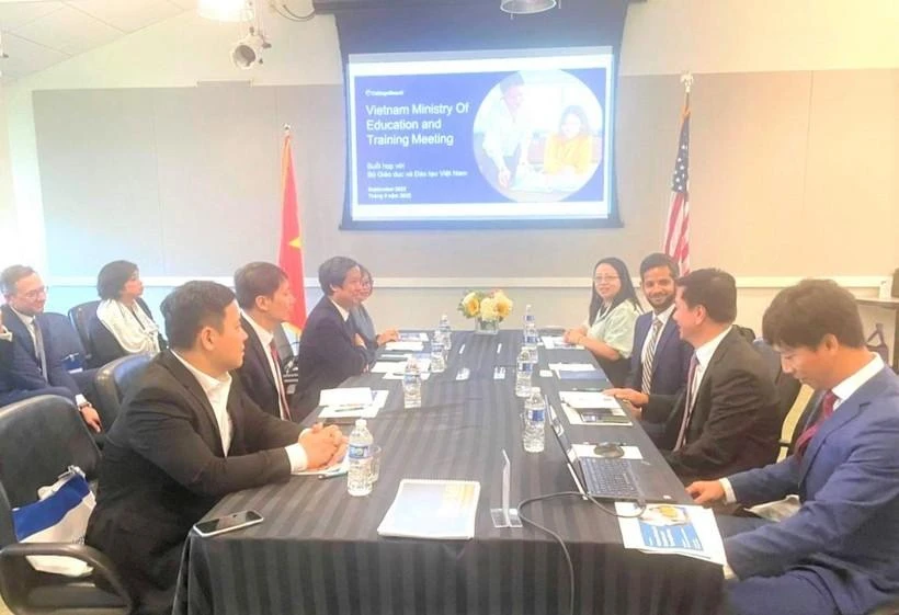 Bộ trưởng Nguyễn Kim Sơn làm việc với tổ chức College Board tại Hoa Kỳ. Bộ trưởng Nguyễn Kim Sơn làm việc với tổ chức College Board tại Hoa Kỳ.