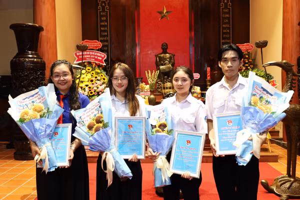 Bốn cá nhân BDU Cà Mau được tuyên dương "Thanh niên tiên tiến làm theo lời Bác".