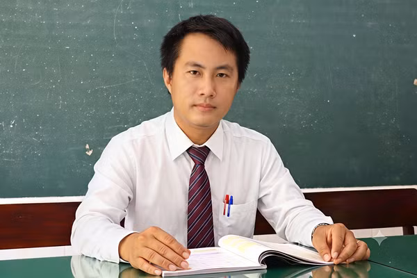 Thầy Hồ Thanh Tùng, giáo viên Trường THCS Võ Thị Sáu (Phường Bạc Liêu, Cà Mau).