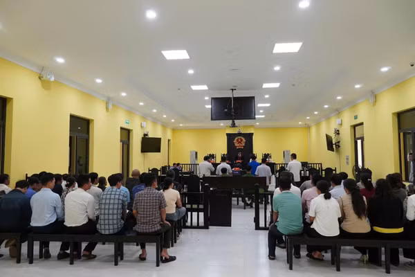 Phiên tòa xét xử các bị cáo.