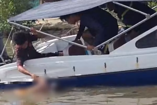 Lực lượng chức năng tìm thấy nạn nhân.