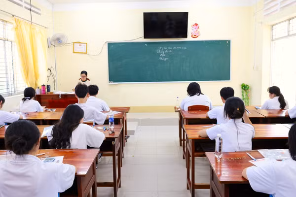 Thí sinh cần nắm rõ danh mục vật dụng cấm mang vào phòng thi. 