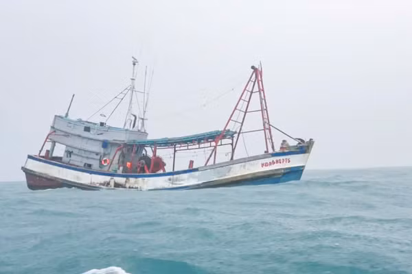 Tàu cá vi phạm.