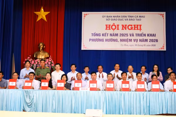 Các trường học trực thuộc Sở GD&ĐT Cà Mau ký kết giao ước thi đua về triển khai thực hiện Đề án dạy học 2 buổi/ngày, tổ chức bán trú.