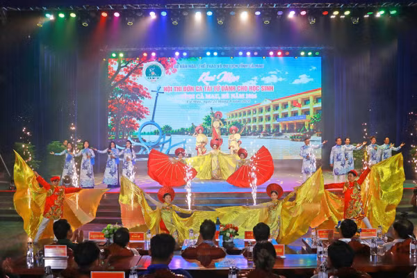 Văn nghệ khai mạc Hội thi.