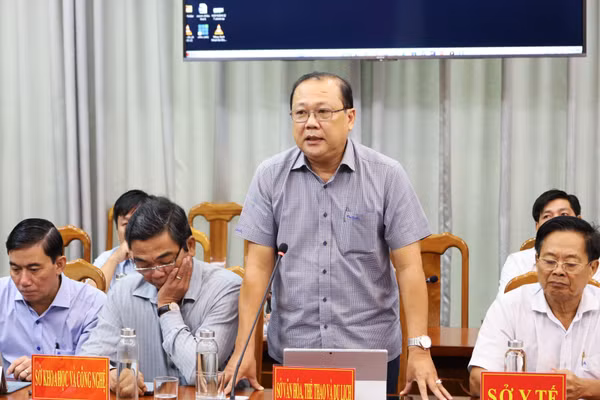 Ông Nguyễn Văn Đen, Phó Giám đốc Sở VH-TT&DL thông tin tại Hội nghị.