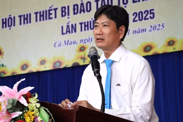 TS Đặng Trí Thủ, Phó Giám đốc Sở GD&ĐT Cà Mau là một trong 24 cá nhân được đề nghị xét tặng danh hiệu "Nhà giáo ưu tú" tỉnh Cà Mau đợt này.