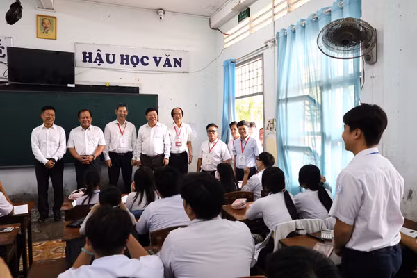 Đoàn Công tác Bộ GD&ĐT kiểm tra công tác chuẩn bị Kỳ thi tại Cà Mau.