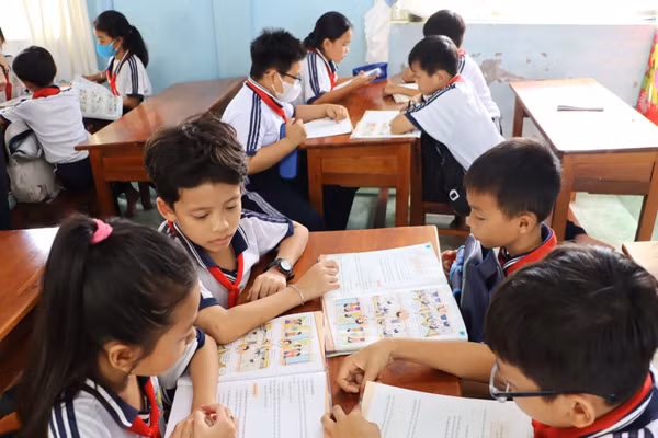 UBND tỉnh Cà Mau đề xuất chọn phương án hỗ trợ sách giáo khoa theo lộ trình.