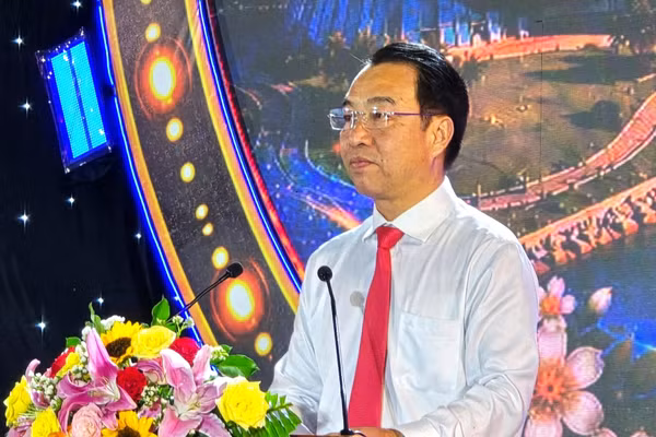 Ông Lữ Quang Ngời, Chủ tịch UBND tỉnh Cà Mau phát biểu tại buổi lễ.