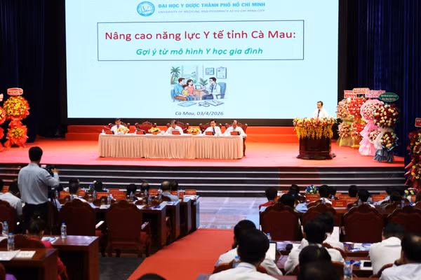 Đại biểu trình bày tham luận tại Hội thảo. Ảnh: QM.