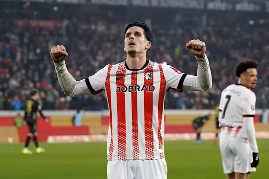 Man United nhắm trung phong cao 1m98