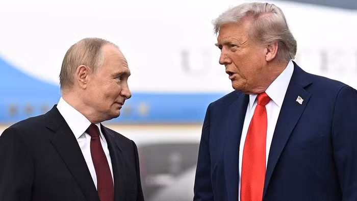 Tổng thống Nga Putin (trái) và Tổng thống Mỹ Trump.