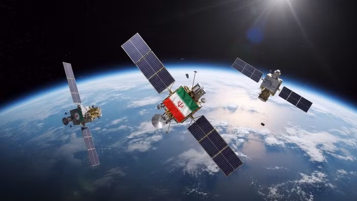 Minh họa các vệ tinh Iran quay quanh Trái đất.