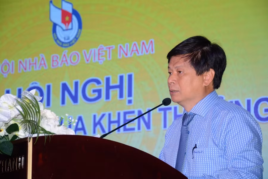 Phó Chủ tịch Hội Nhà báo Việt Nam Trần Trọng Dũng phát biểu tại hội nghị.
