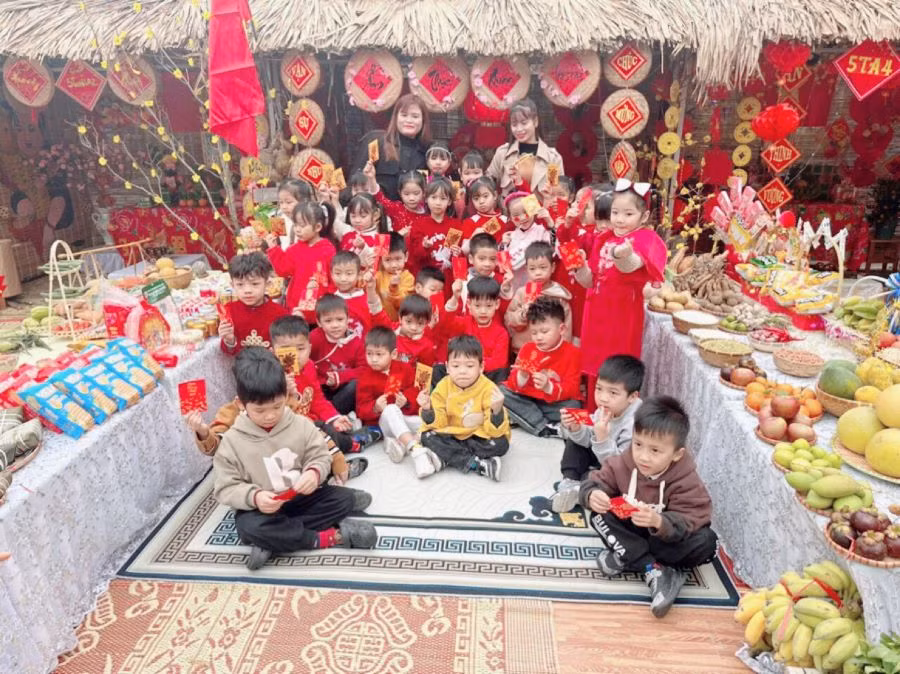 Các trại trưng bày, giới thiệu nhiều nông sản địa phương.