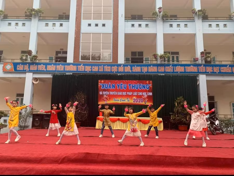 Hoạt động ngoại khóa tuyên truyền giáo dục pháp luật cho học sinh tại Trường TH Cao Xá (huyện Lâm Thao). Ảnh tư liệu