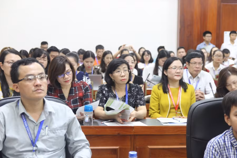 Hội thảo thu hút hơn 200 giảng viên, giáo viên và những người quan tâm đến dạy học tiếng Anh Hội thảo thu hút hơn 200 giảng viên, giáo viên và những người quan tâm đến dạy học tiếng Anh