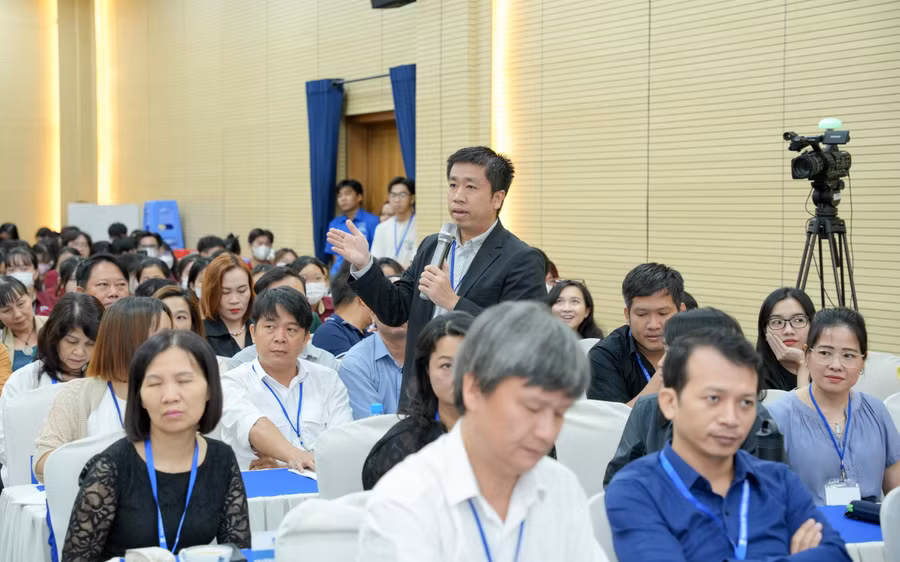 Các nhà nghiên cứu thảo luận tại hội thảo. Ảnh: NTTU Các nhà nghiên cứu thảo luận tại hội thảo. Ảnh: NTTU