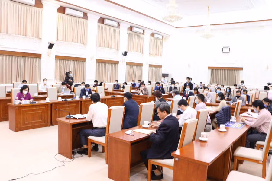 Các đại biểu tham dự Lễ tiếp nhận tài trợ. Ảnh: Đình Tuệ