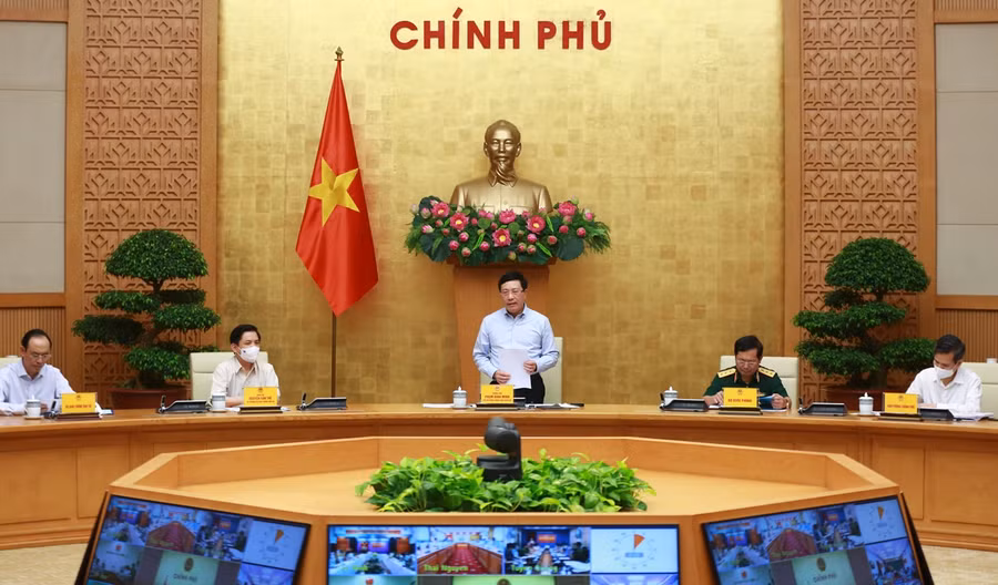 Phó Thủ tướng Thường trực Chính phủ Phạm Bình Minh yêu cầu quyết tâm phấn đấu đạt cho được mục tiêu năm 2021 kéo giảm tai nạn giao thông 10% cả 3 tiêu chí so với năm 2020 ở mỗi địa phương - Ảnh: VGP/Hải Minh 