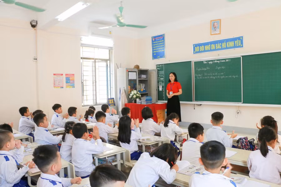 Giờ học của cô trò Trường Tiểu học Nghĩa Đồng, huyện Tân Kỳ Nghệ An