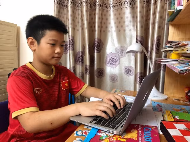 Ảnh minh họa học sinh học trực tuyến