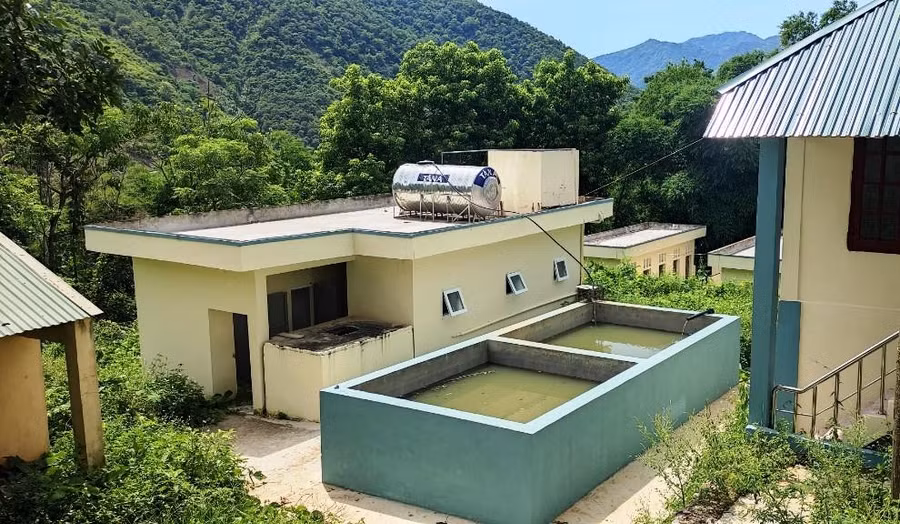 Khu bể nước sinh hoạt và vệ sinh của Làng cũng đã được sửa sang.