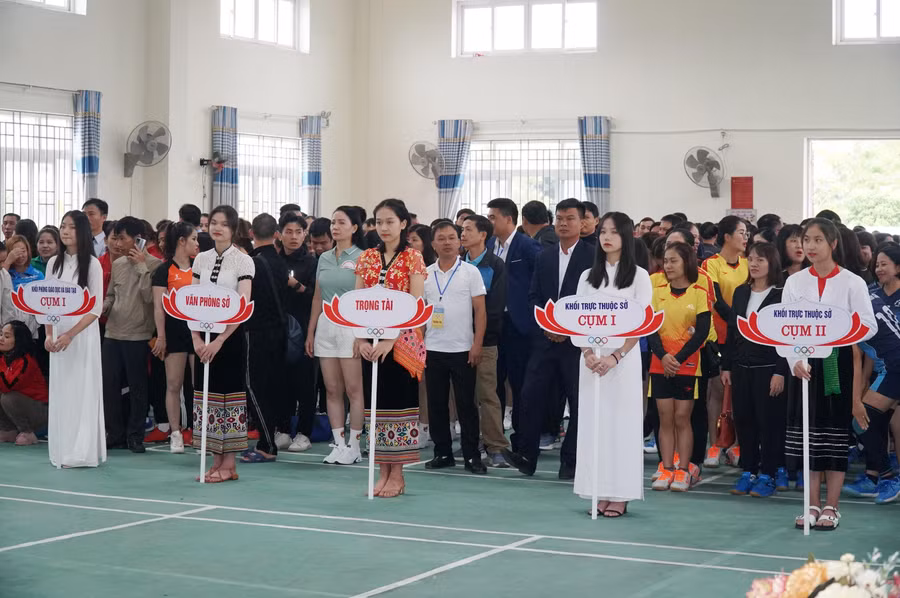 Hơn 500 vận động viên đến từ 59 đội tham gia vòng chung kết hội thao truyền thống ngành giáo dục.