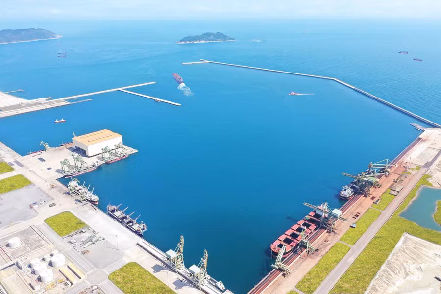 Khu vực cảng Sơn Dương và vùng biển bao quanh nhà máy Formosa Hà Tĩnh. Khu vực cảng Sơn Dương và vùng biển bao quanh nhà máy Formosa Hà Tĩnh.