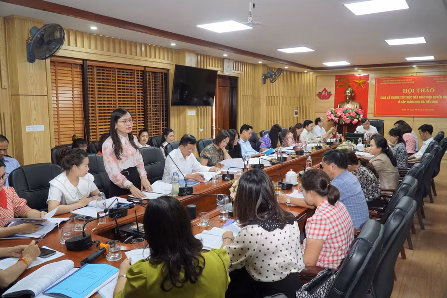 Đại biểu tham gia hội thảo trình bày nhiều tham luận, ý kiến tập trung vào nội dung và phương pháp giáo dục quyền con người ở cấp mầm non và tiểu học. Ảnh: Hồ Lài.