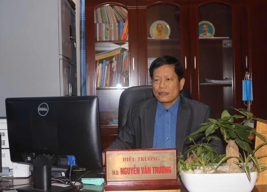 Thầy Nguyễn Văn Trường - Hiệu trưởng Trường phổ thông Dân tộc nội trú tỉnh Thái Nguyên