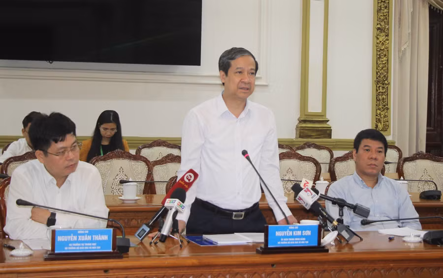 Bộ trưởng Nguyễn Kim Sơn phát biểu tại buổi làm việc.