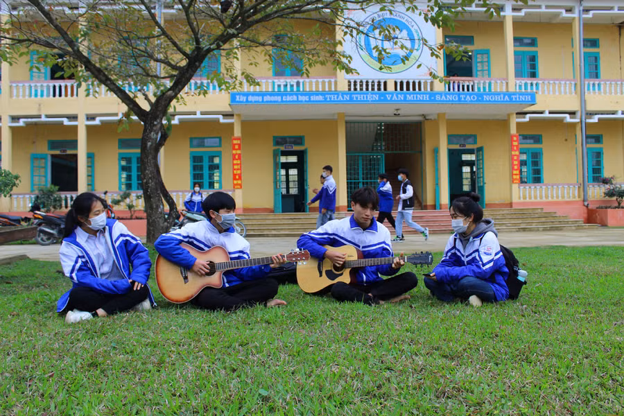 Học sinh Trường THPT Nga Sơn (Tahnh Hóa) được thể hiện đam mê của mình thông qua những CLB của trường. 