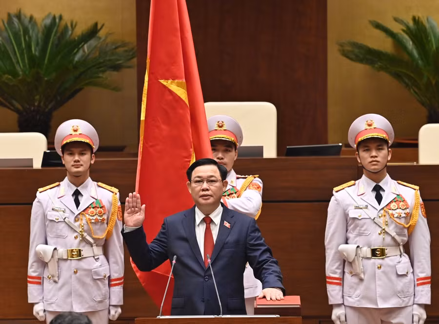 Tân Chủ tịch Quốc hội Vương Đình Huệ tuyên thệ trước Quốc hội. Ảnh: Quang Khánh