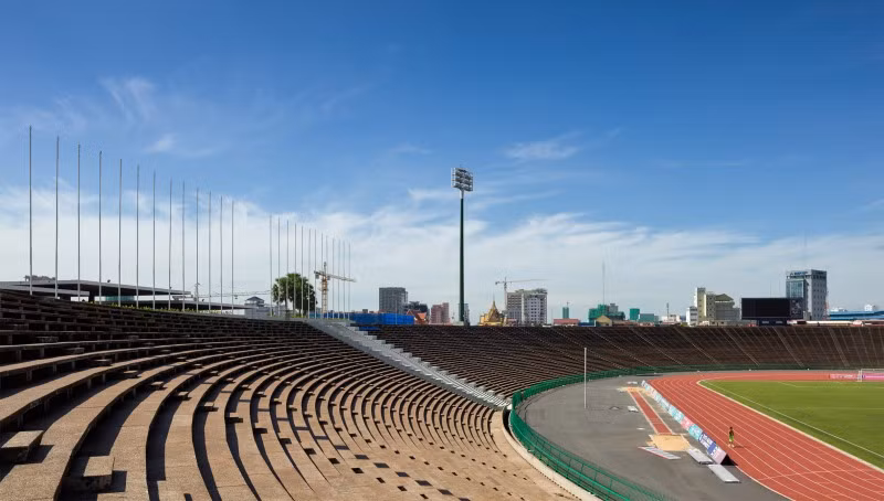 Hiện tại, quá trình thay thế mặt cỏ sân Olympic đang được gấp rút tiến hành. Hiện tại, quá trình thay thế mặt cỏ sân Olympic đang được gấp rút tiến hành.