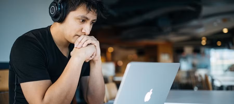 Các khóa học trực tuyến cũng là lựa chọn tốt nhất để học tiếng Pháp nhanh chóng.