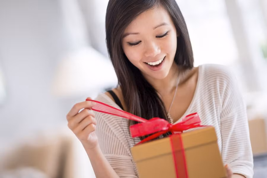 Thi thoảng hãy tự thưởng những phần quà nhỏ cho bản thân.