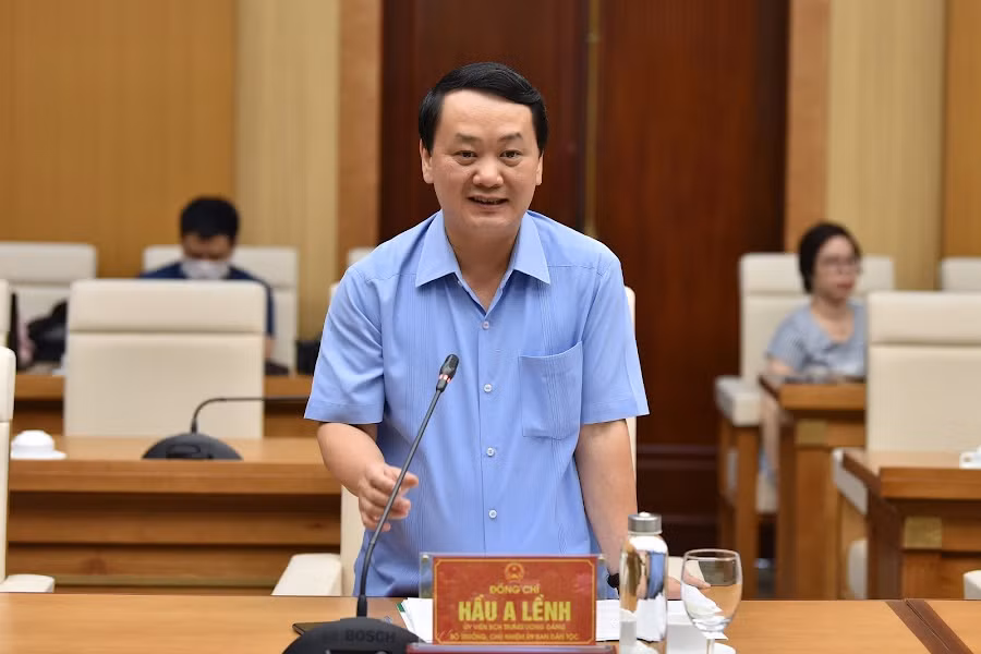 Bộ trưởng, Chủ nhiệm Ủy ban Dân tộc Hầu A Lềnh phát biểu tại buổi làm việc.