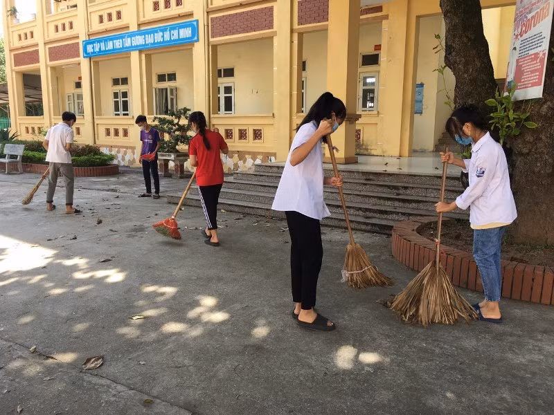 Giáo dục ý thức lao động cho học sinh thông qua công tác trực nhật trường lớp tại Trường THCS Yên Phương.