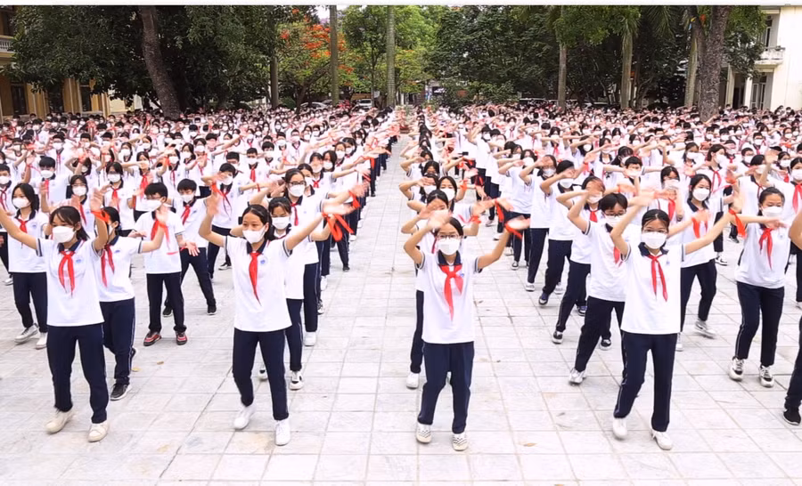 Trường THCS Liên Bảo.