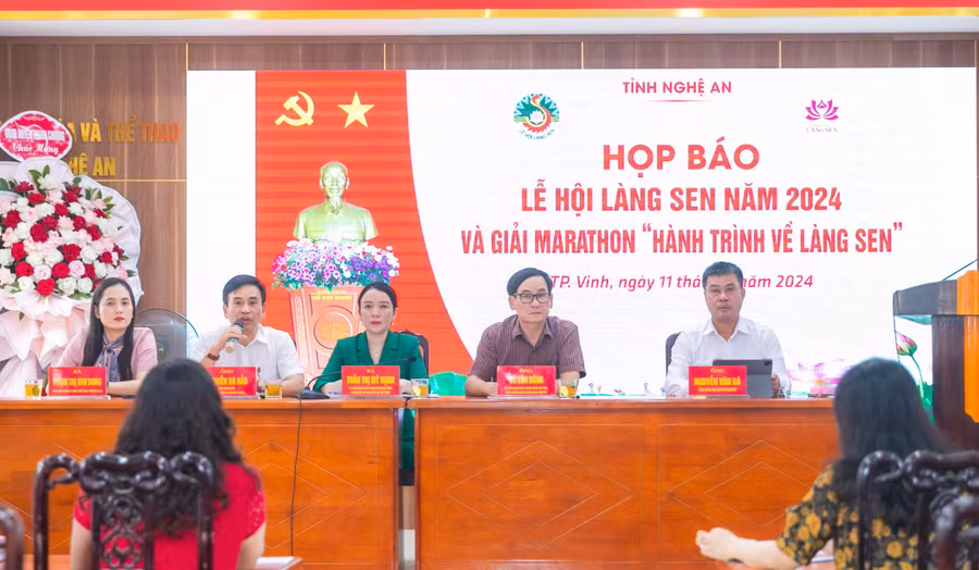 Sở Văn hóa và Thể thao Nghệ An tổ chức họp báo về Lễ hội Làng Sen năm 2024. Ảnh: Hồ Lài.