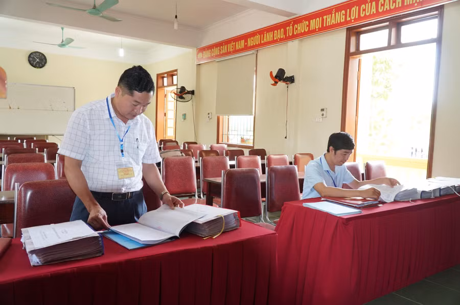 Trước khi kỳ thi diễn ra, Sở GD&amp;ĐT cũng tổ chức các đoàn công tác về mỗi điểm thi để kiểm tra hồ sơ Thi tốt nghiệp THPT năm học 2021-2022.