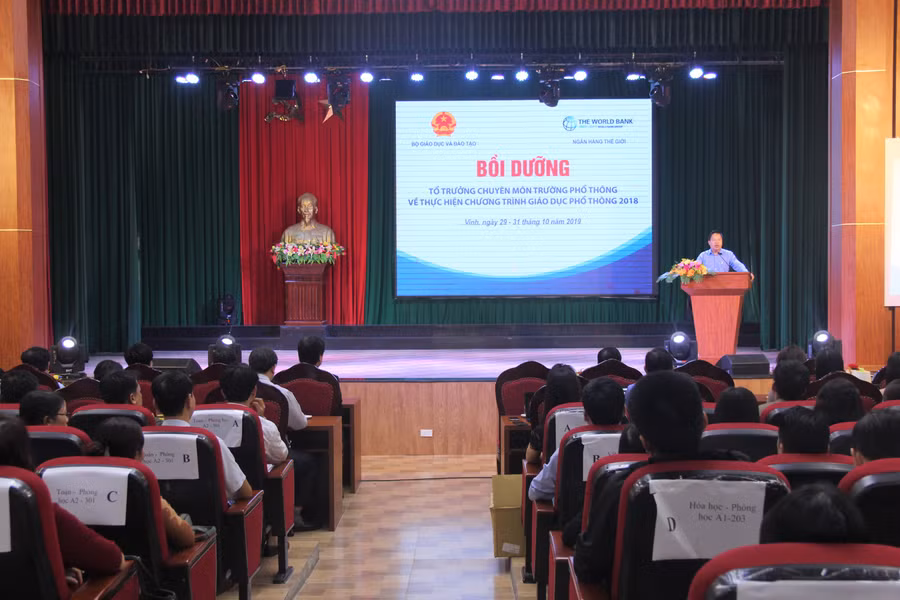 Có hơn 500 giáo viên là tổ trưởng chuyên môn trường phổ thông của 9 tỉnh phía bắc tham gia bồi dưỡng tại Trường ĐH Vinh