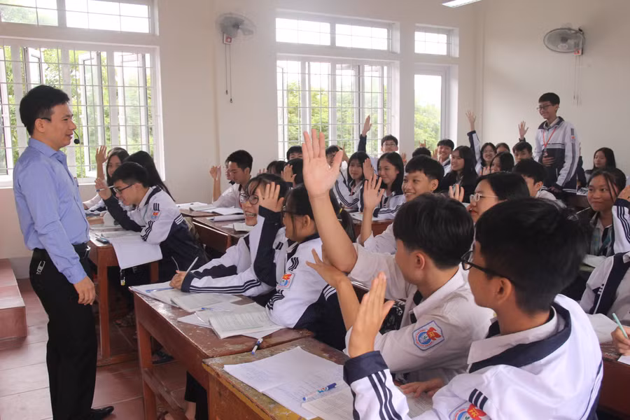 Dạy học theo chương trình mới chú trọng phát huy năng lực người học, giáo viên là người tổ chức, hướng dẫn và đưa ra các nhiệm vụ cho học sinh